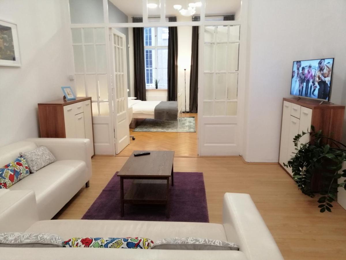 Filinhome Zmaj Jovina Suite Нови-Сад Экстерьер фото